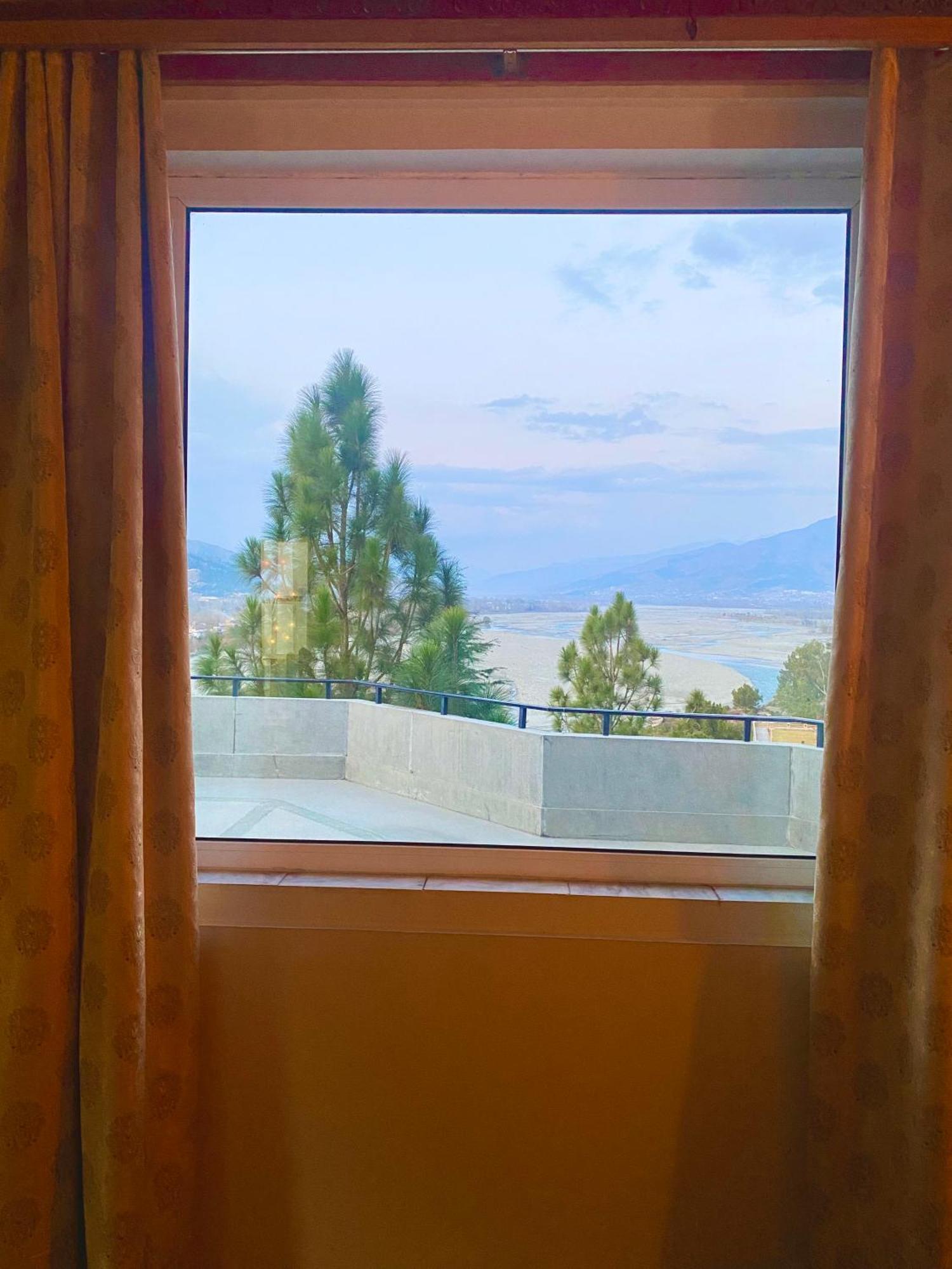 Rock City Resort Saidu Sharif Ngoại thất bức ảnh