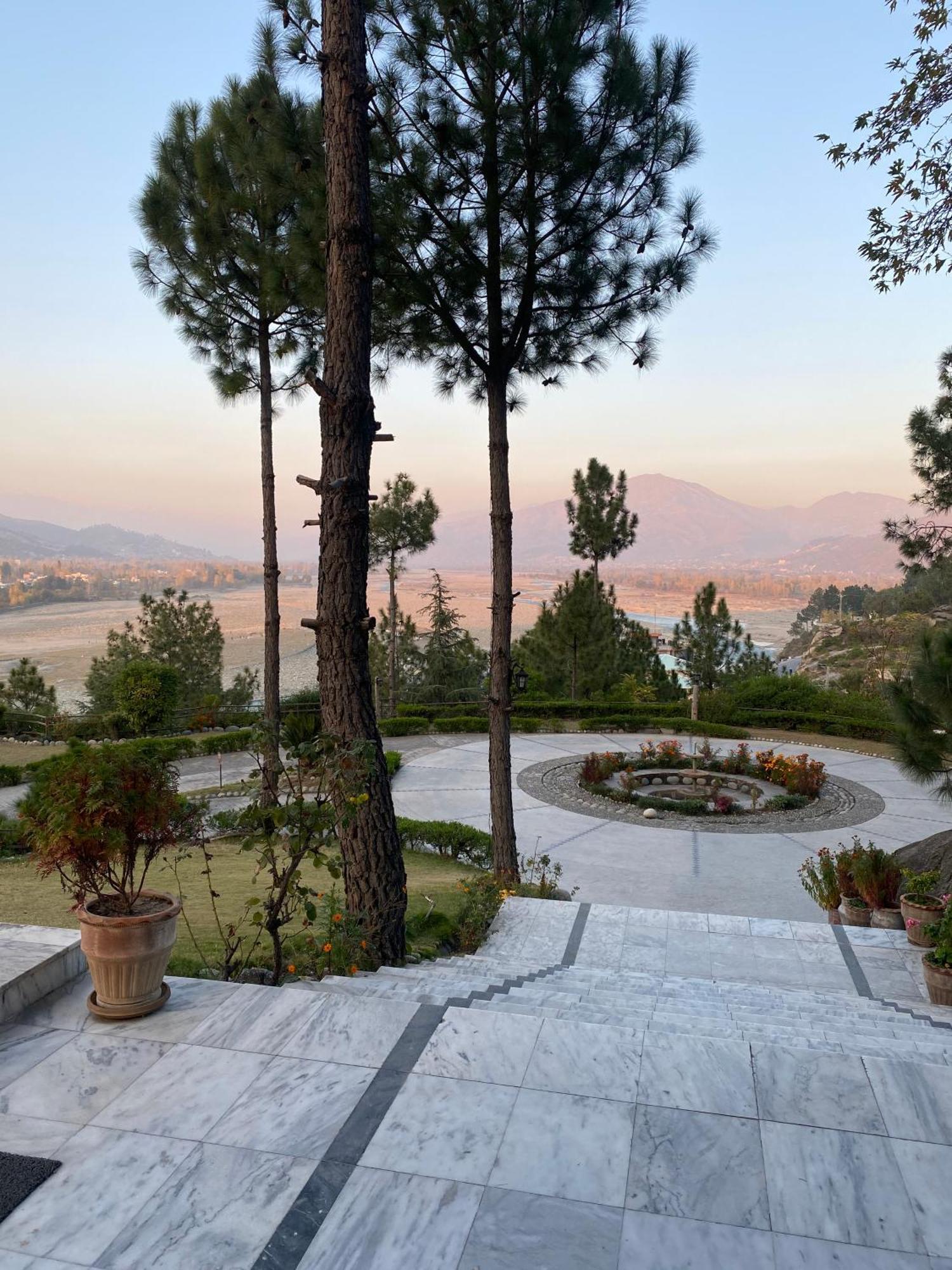 Rock City Resort Saidu Sharif Ngoại thất bức ảnh